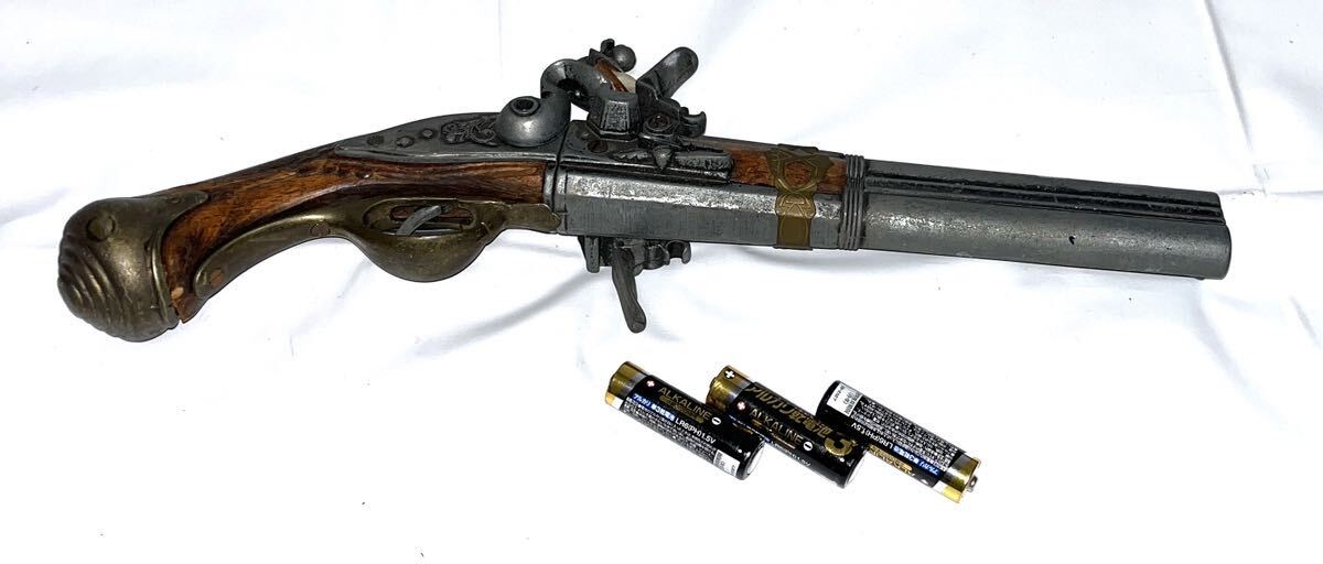  old style gun flint lock West gun objet d'art / old type . gun replica model gun antique gun / toy / Halloween / cosplay ornamental gun 