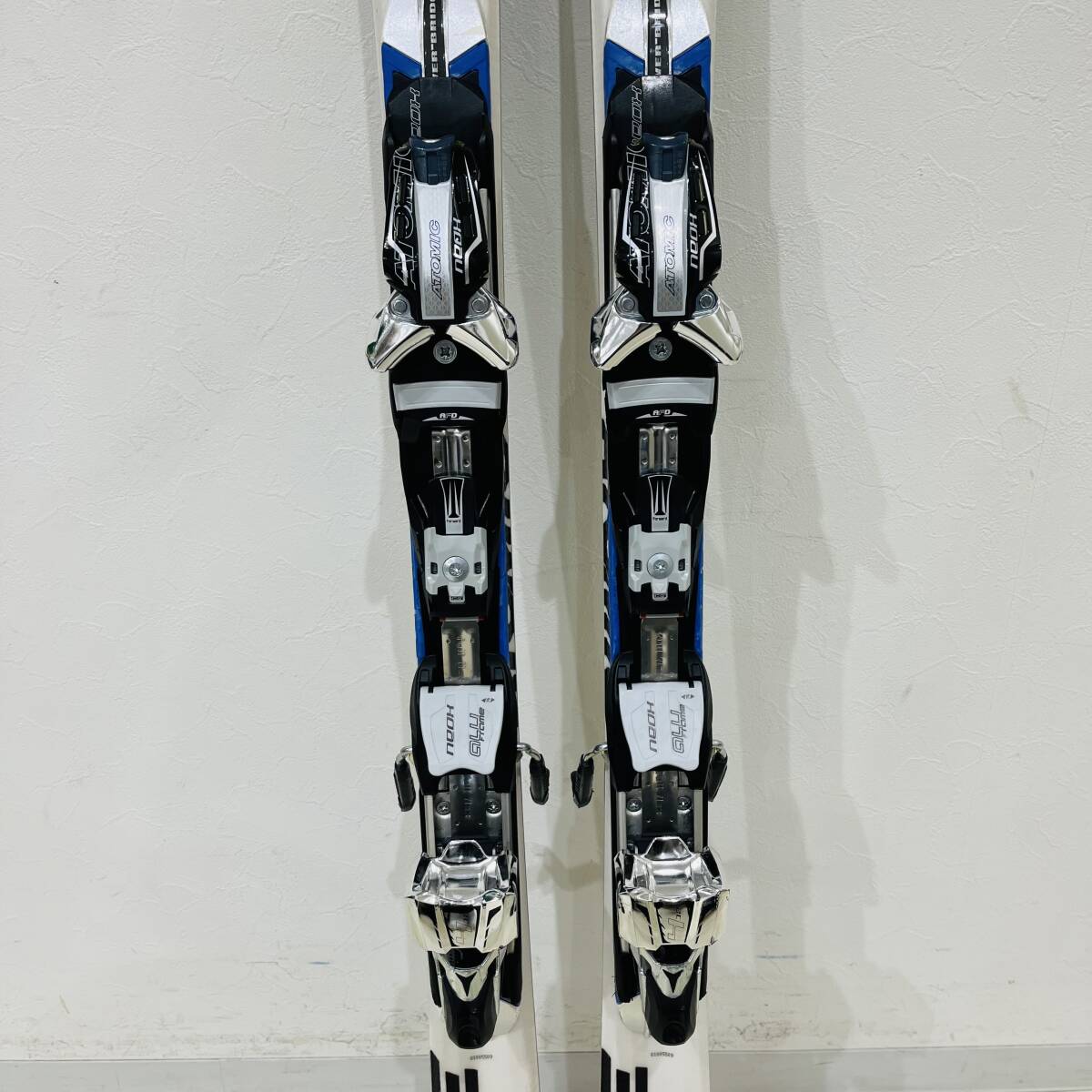 QA1797 アトミック スキー板 板長165㎝ 105㎝ポール付き ATOMIC スウィックス SWIXウィンタースポーツ スキー場 趣味 ホビー 検Kの画像3