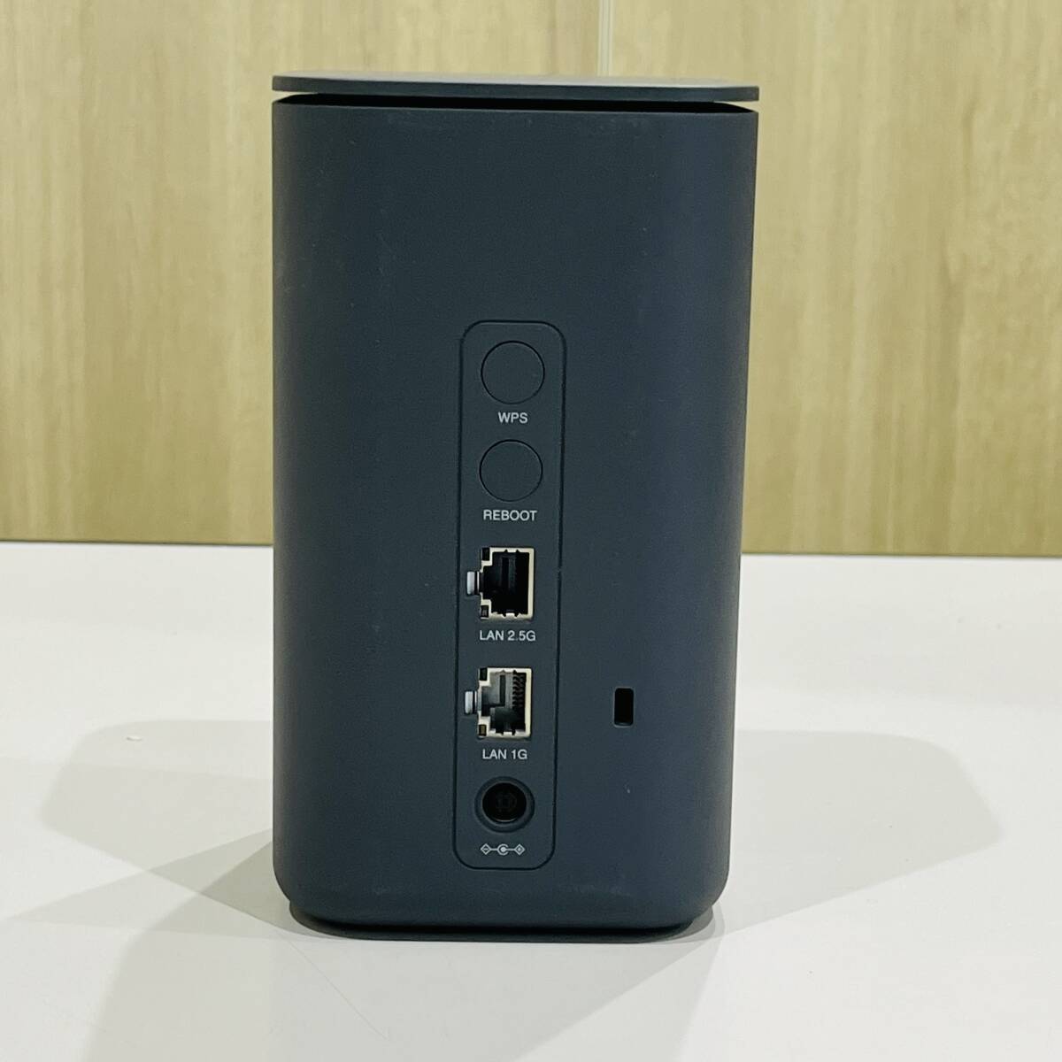 NA6061 動作品 美品 NTTドコモ home5G HR02 モバイルルーター ダークグレイ Wi-Fi ホームルーター 検Kの画像3