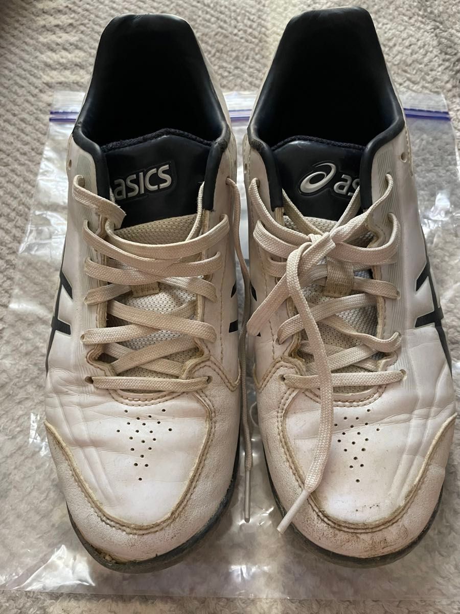 中古品：少年野球用スパイク 23.5cm  asics 白