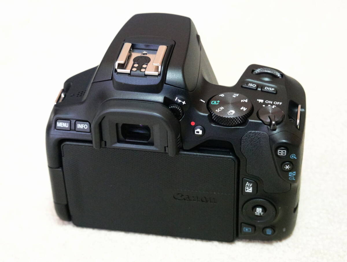 ★美品★Canon/キャノン EOS Kiss X10ボディ（ブラック）の画像9