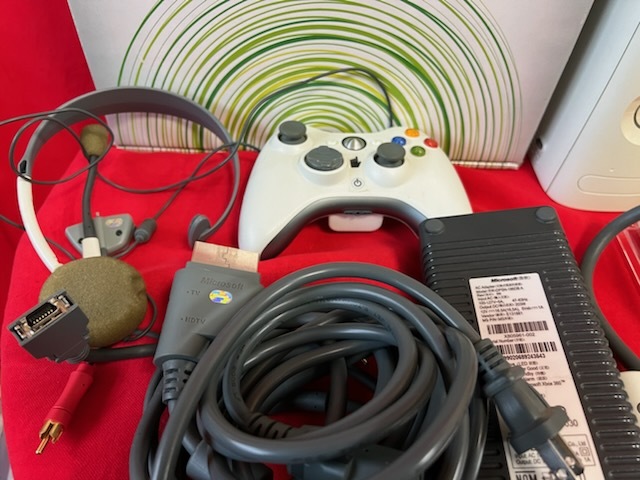 動作品　XBOX 360 CONSOLE ホワイト Microsoft 本体一式_画像2