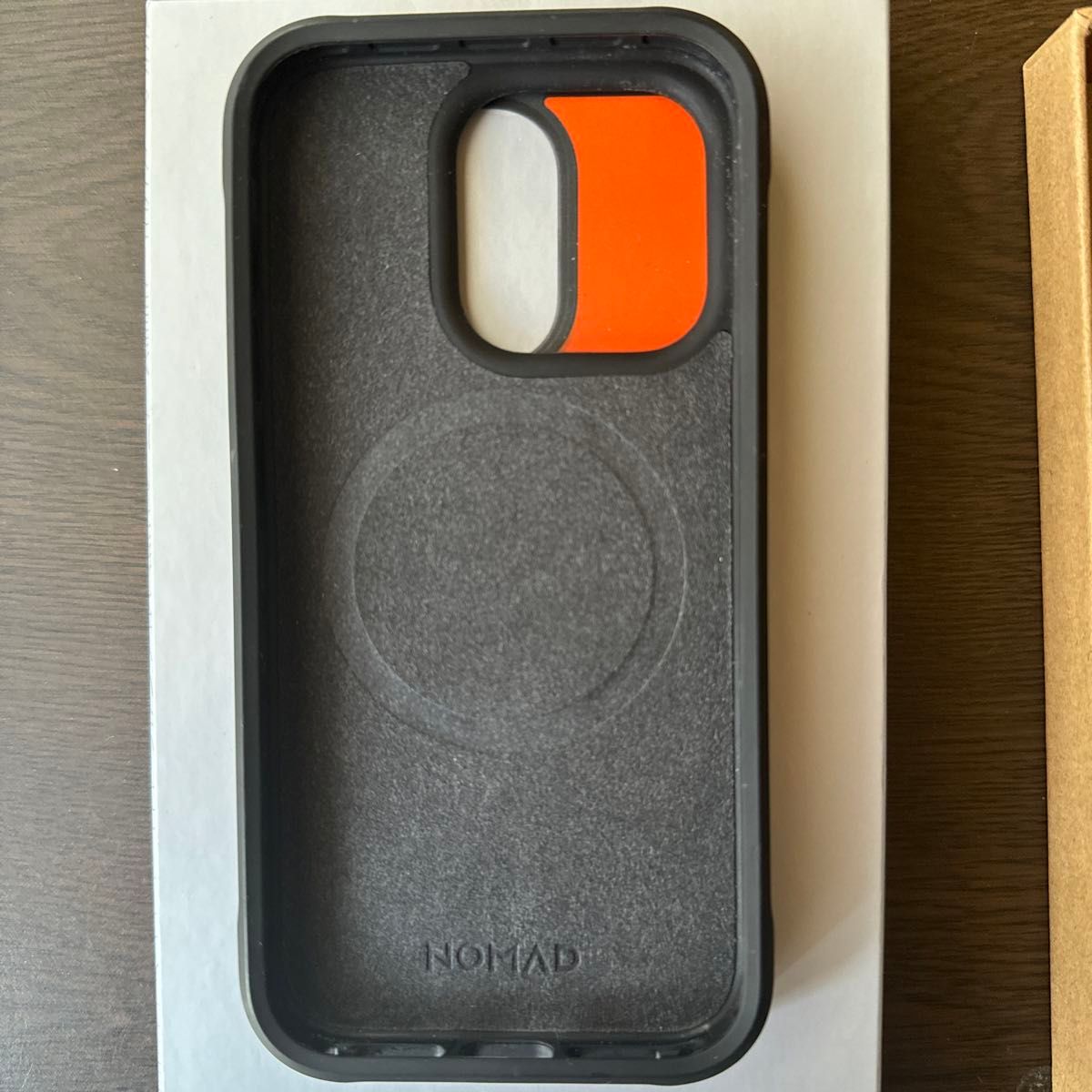 NOMAD Rugged Case ウルトラオレンジ　iPhone15 pro用　
