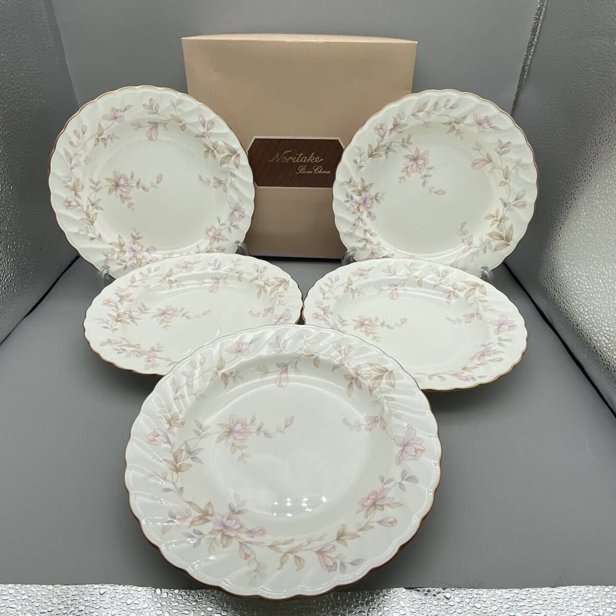 激レア【送料無料】Noritake/セリナ/SELINA/正規品/新品未使用/スープ皿(大)5枚セット/プレート/皿/51198/9957/(706)の画像1