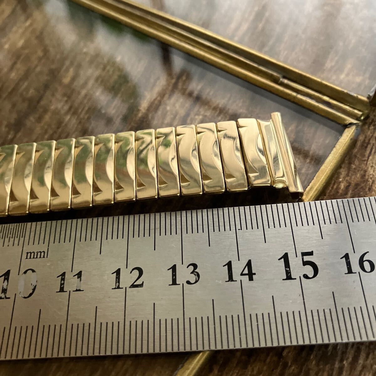 19.2mm 金色 金属 時計ベルト 時計バンド 伸縮 蛇腹 ヴィンテージ 中古品の画像6