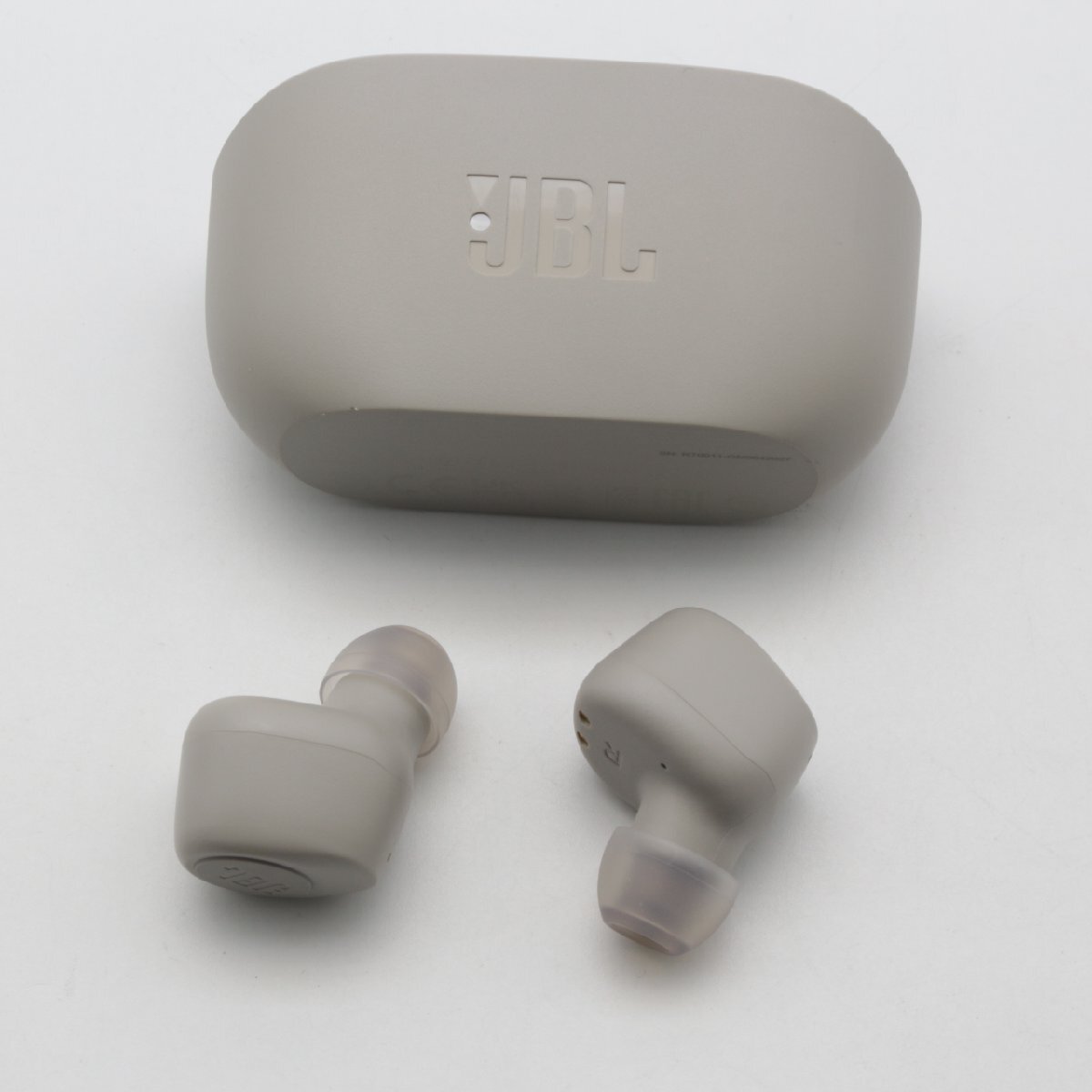 3094▲ JBL WAVE100 TWS 完全ワイヤレスイヤホン Bluetooth/USBタイプC/アイボリー JBLW100TWSIVR【0410】の画像3