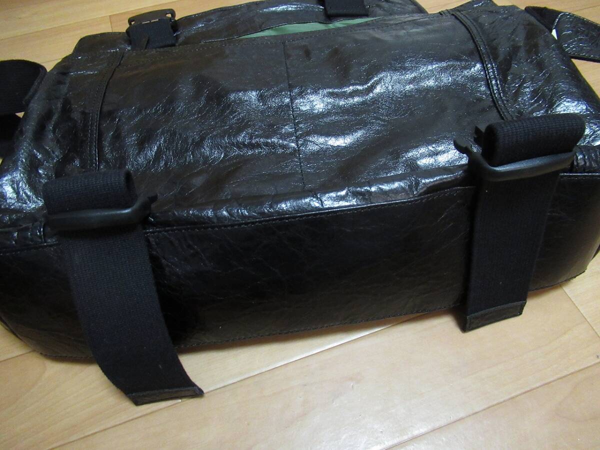 *662 caress & remedy new goods light weight wrinkle processing leather. messenger bag regular price 4.9 ten thousand 