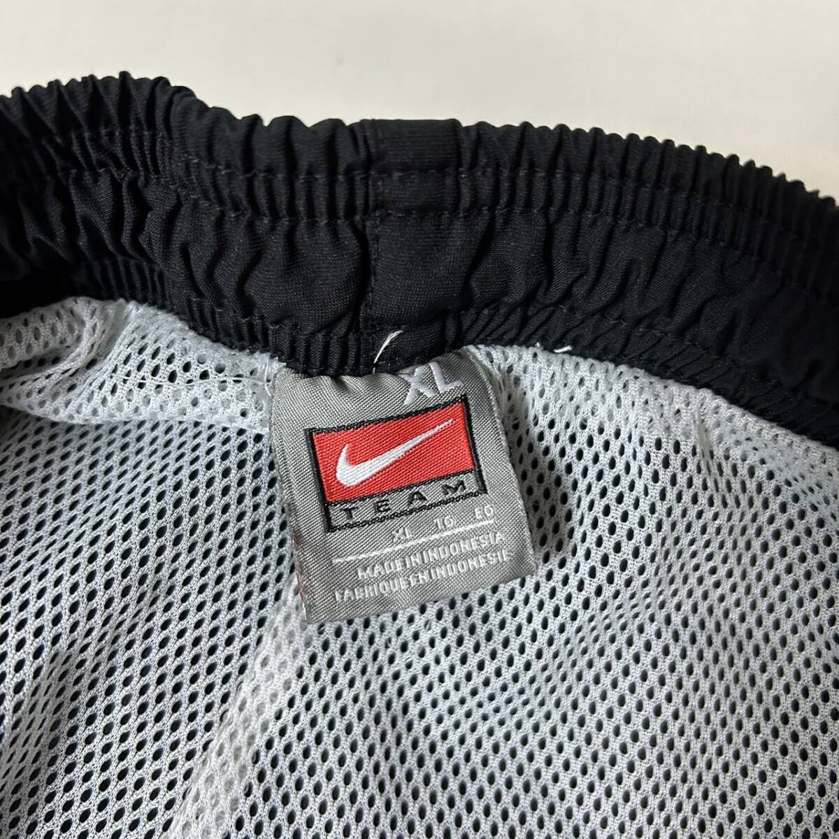 貴重 00s Y2K 正規品 NIKE TEAM ナイキ チーム 刺繍ロゴ サイドライン ナイロン トラックパンツ ウォームアップパンツ 裾ジップ 黒白 XL_画像9