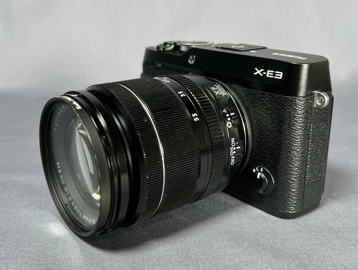 【動作品】FUJIFILM X-E3（2430万画素/4K動画/ブラック）/XF18-55mmF2.8-4 R LM OIS/グリップ、保護フィルター、ホットシューアダプタ付き_画像2