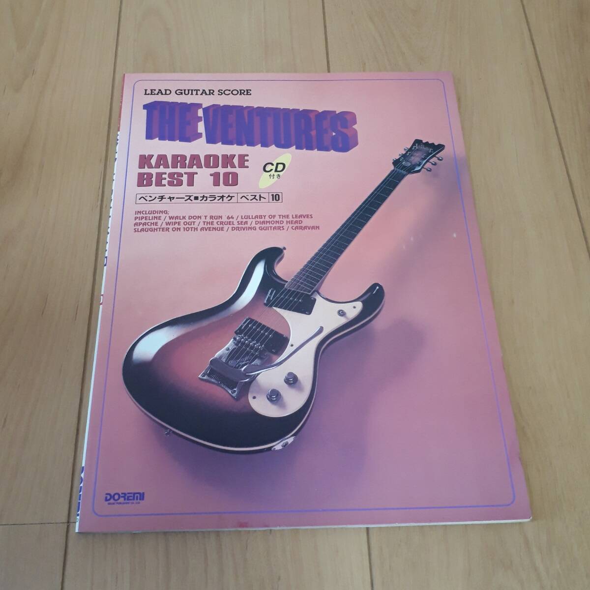 THE VENTURES　KARAOKE BEST10　CD付　ベンチャーズ　カラオケ・ベスト10　リード・ギター・スコア_画像1