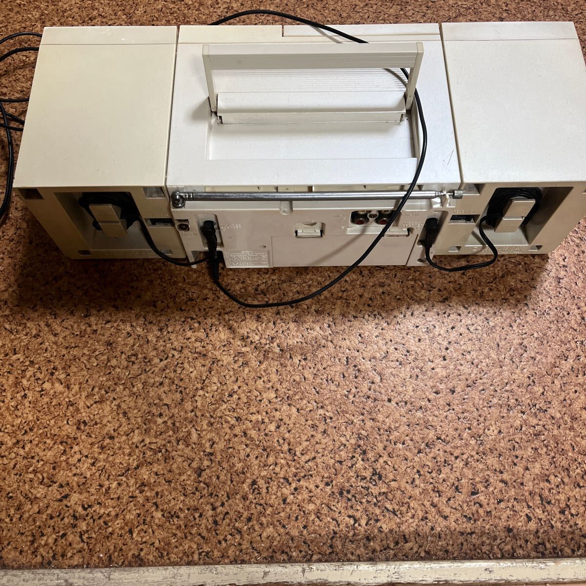 National ラジオカセットレコーダー レトロ RX-C20 アダプター使用しラジオ視聴、カセットテープ音でました 電池駆動未確認 ジャンク扱いの画像5