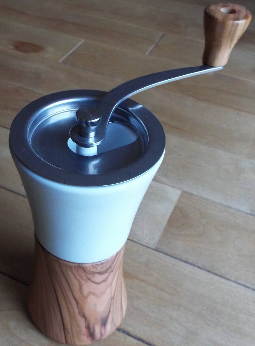 ハリオ コーヒーミル・ウッドN HARIO MCWN-2-OV グラインダー セラミック刃 (コーヒーグラインダー コーヒーミル オリーブ)