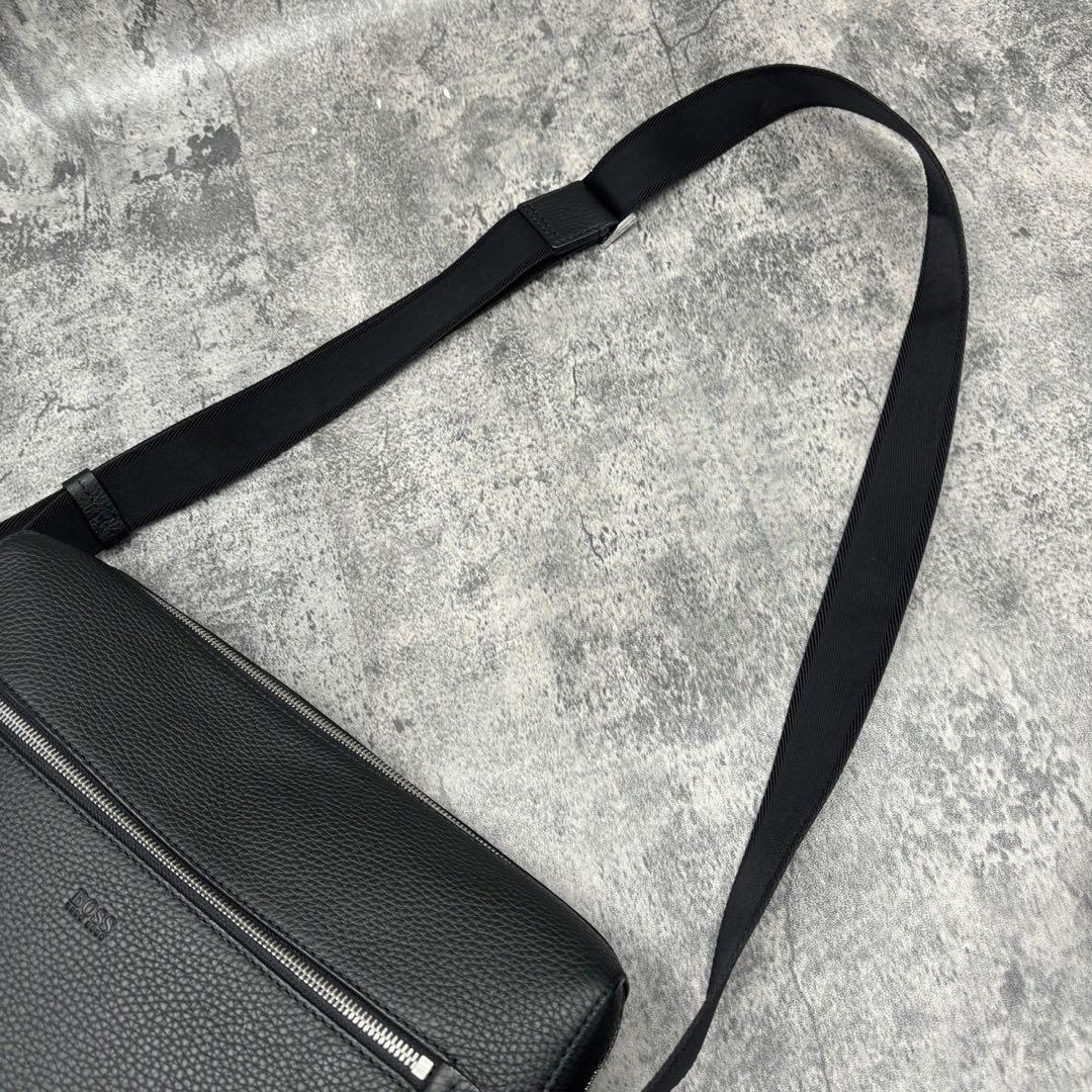 [ unused class ]HUGO BOSS Hugo Boss messenger bag shoulder bag men's business wrinkle leather leather diagonal .. commuting black black 