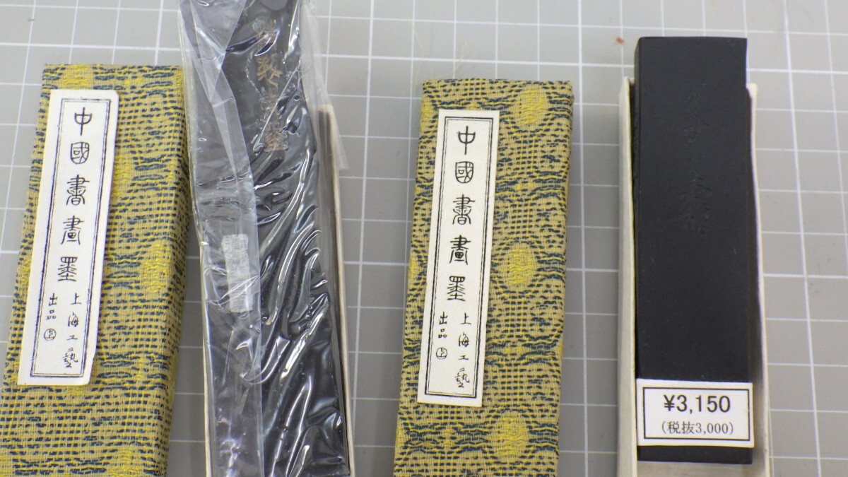 ★ほぼ未使用★墨 まとめて11点セット/老胡開文 高級青墨 1975年造/中国墨 五彩墨 龍 干支墨 ガラスケース/上海工芸/墨運堂造 他/書道具 60の画像7