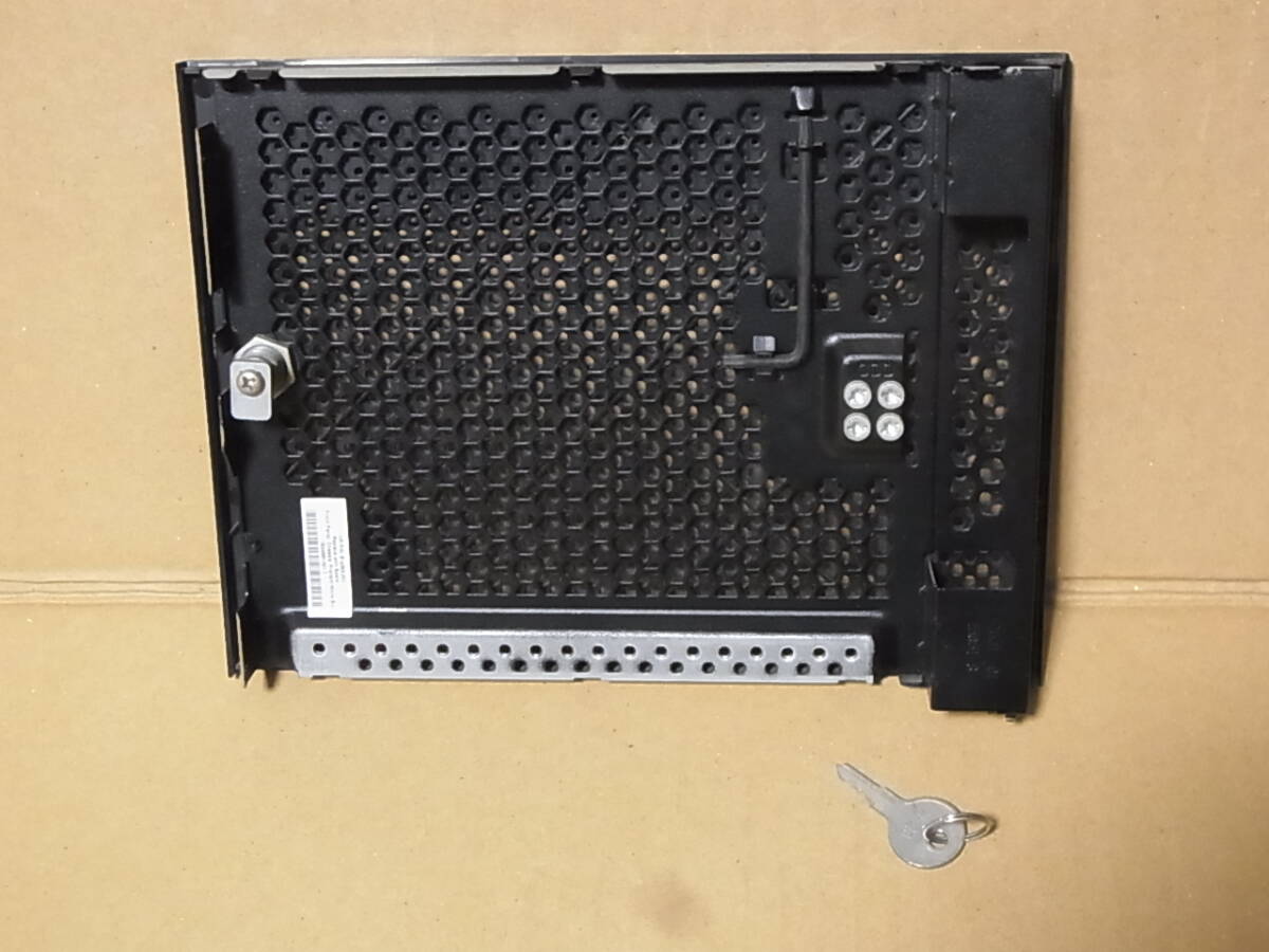 *HP ProLiant Microserver G7 front door / tool / screw / key attaching 614353-001 24880-001 (ET277)