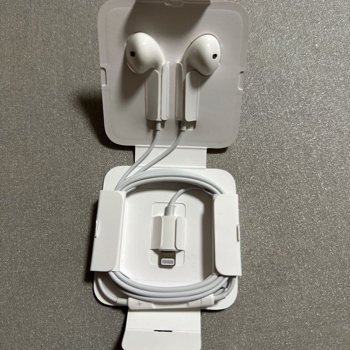 Ear Pods with Lightning Connector iPhone付属品 イヤホン ライトニング Apple の画像2
