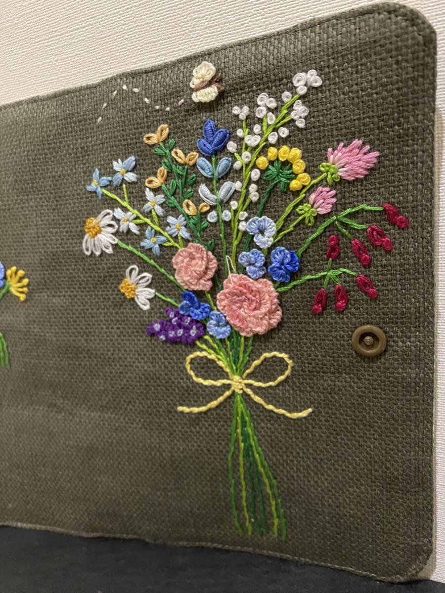 ☆ハンドメイド ☆マルチケース No 2お薬手帳入れ 通帳入れ 母子手帳入れ プレゼント 手刺繍 花 花束 リネンの画像4