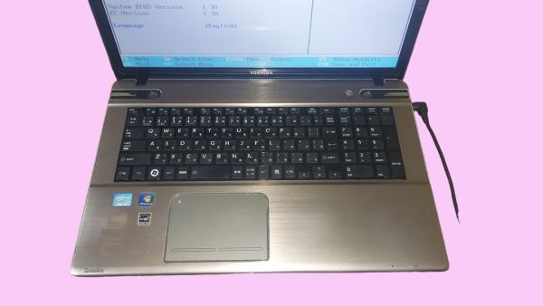 ジャンク品：部品取りTOSHIBA dynabook T572/W3TF 在庫処分[N0.8998]_画像2