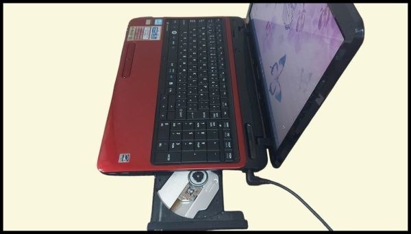 【爆速 Core i7/メモリ8GB/新品SSD搭載】Windows11 ｖ23H2【TOSHIBA dynabook T451/57DR】Webカメラ/Blu-ray/USB3.0/s215の画像5