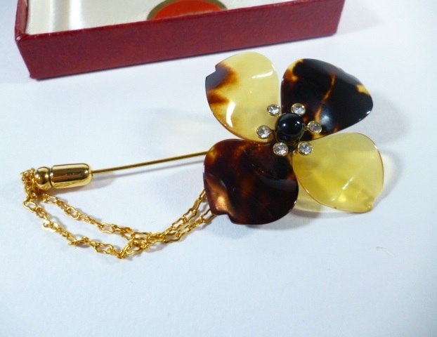 фbook@ tortoise shell brooch ф pin brooch tortoise shell 