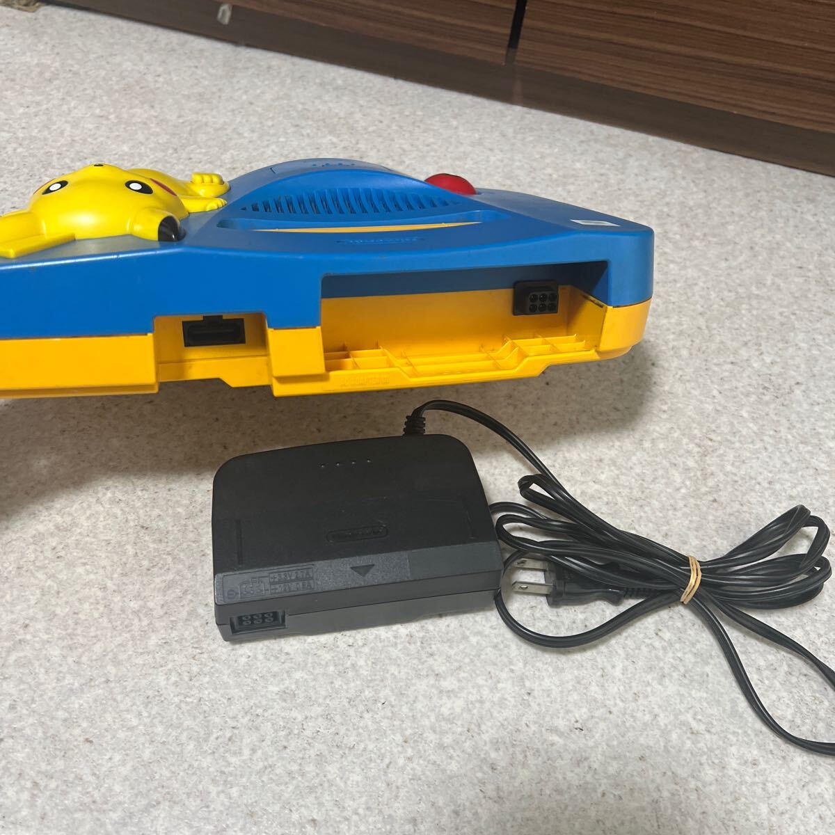 NINTENDO64 Pikachu NUS-101(JPN)ピカチュウ本体 コントローラ アダプター 任天堂64の画像9