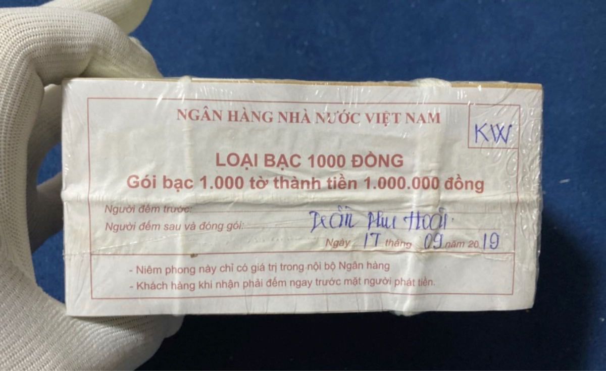 ベトナム紙幣　1000ベトナムドンx1000枚　ベトナム首都ハノイAGRIBANK銀行にて両替　本物保証