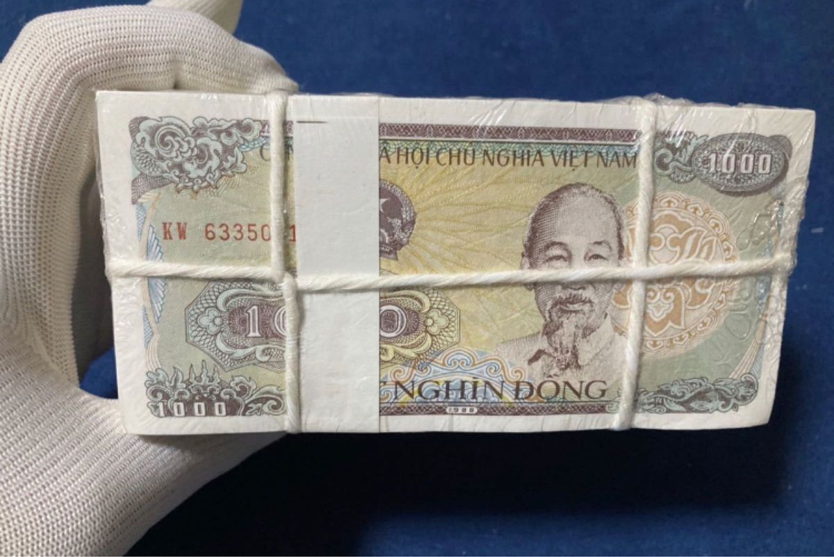 ベトナム紙幣　1000ベトナムドンx1000枚　ベトナム首都ハノイAGRIBANK銀行にて両替　本物保証