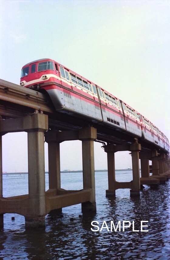 【鉄道写真】☆KMD046　東京モノレール　100形、300形、500形、600形　4枚セット☆_300形カラー