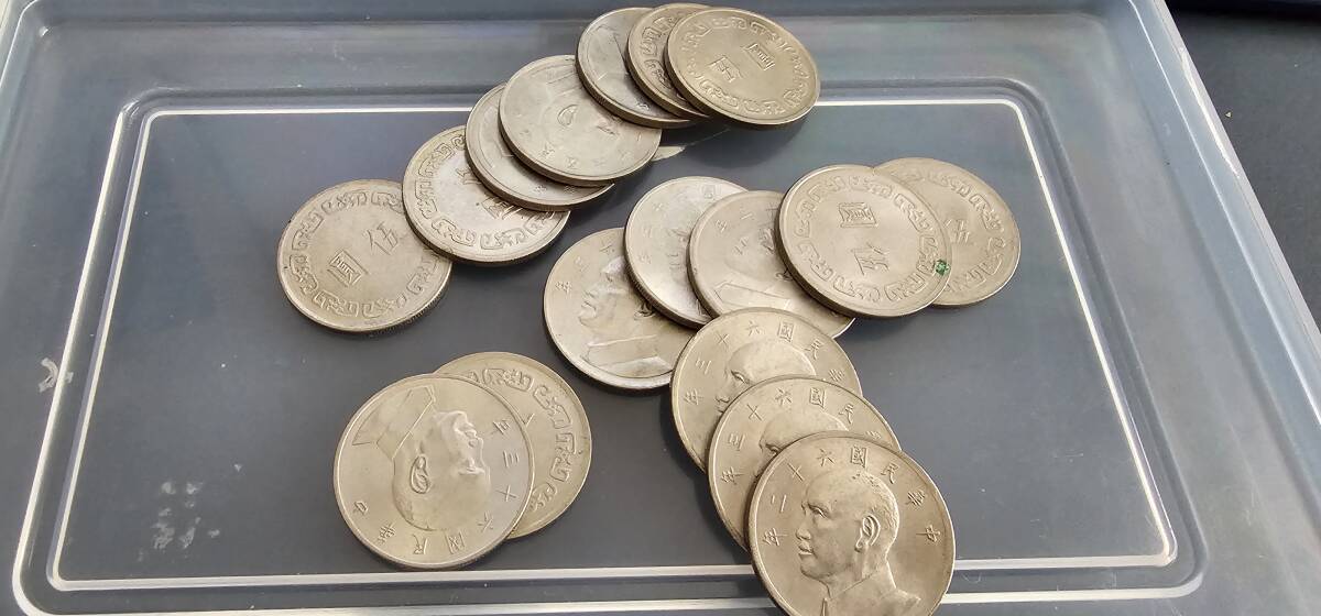 ◆◇外国コイン 古銭 紙幣 1.5kg以上 未選別 まとめ売り◇◆の画像5