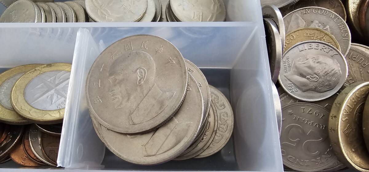 ◆◇外国コイン 古銭 紙幣 1.5kg以上 未選別 まとめ売り◇◆の画像9