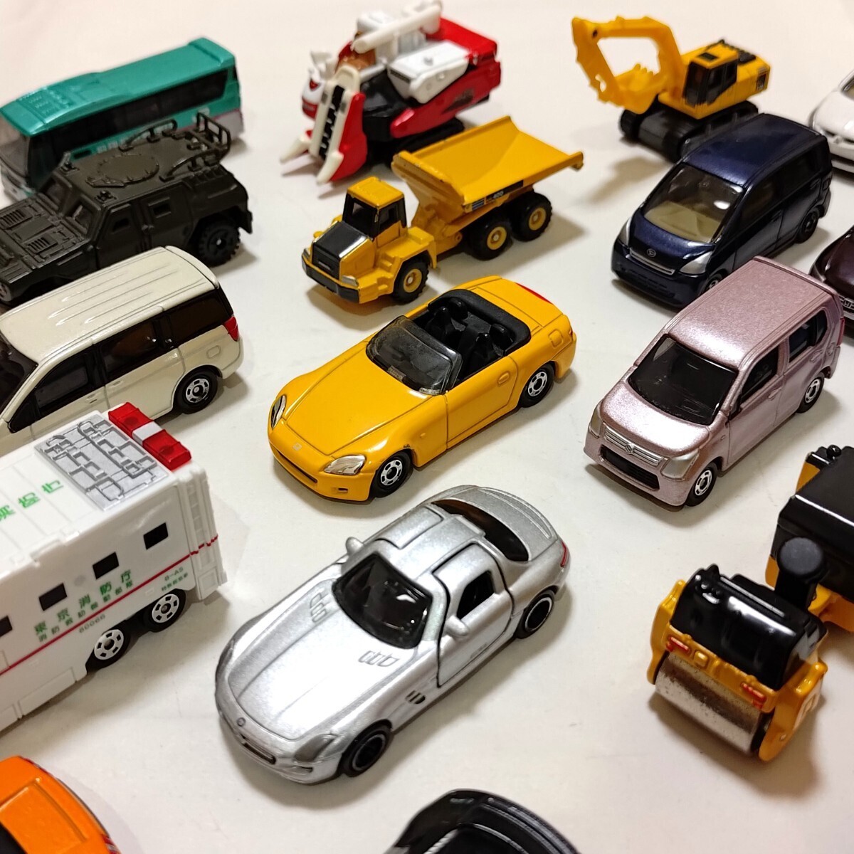 ミニカー まとめ セット 56台 大量 Yahoo!オークション - トミカ 56台 まとめ 大量 美品セット 絶版