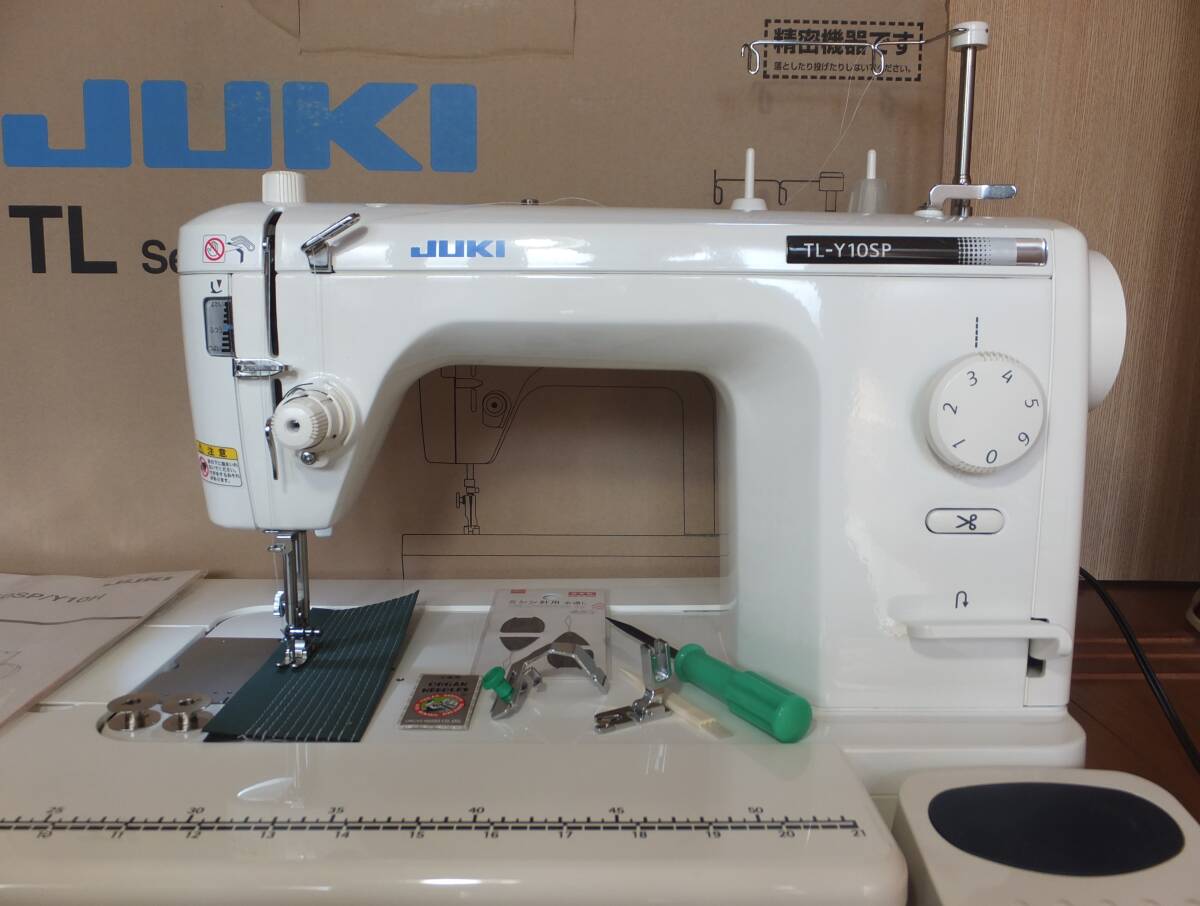 JUKI職業用本縫いミシン　SPUR Y-10SP 現行機種・実動少ない完動中古品です_ボビン・ボビンケースはミシンに装着