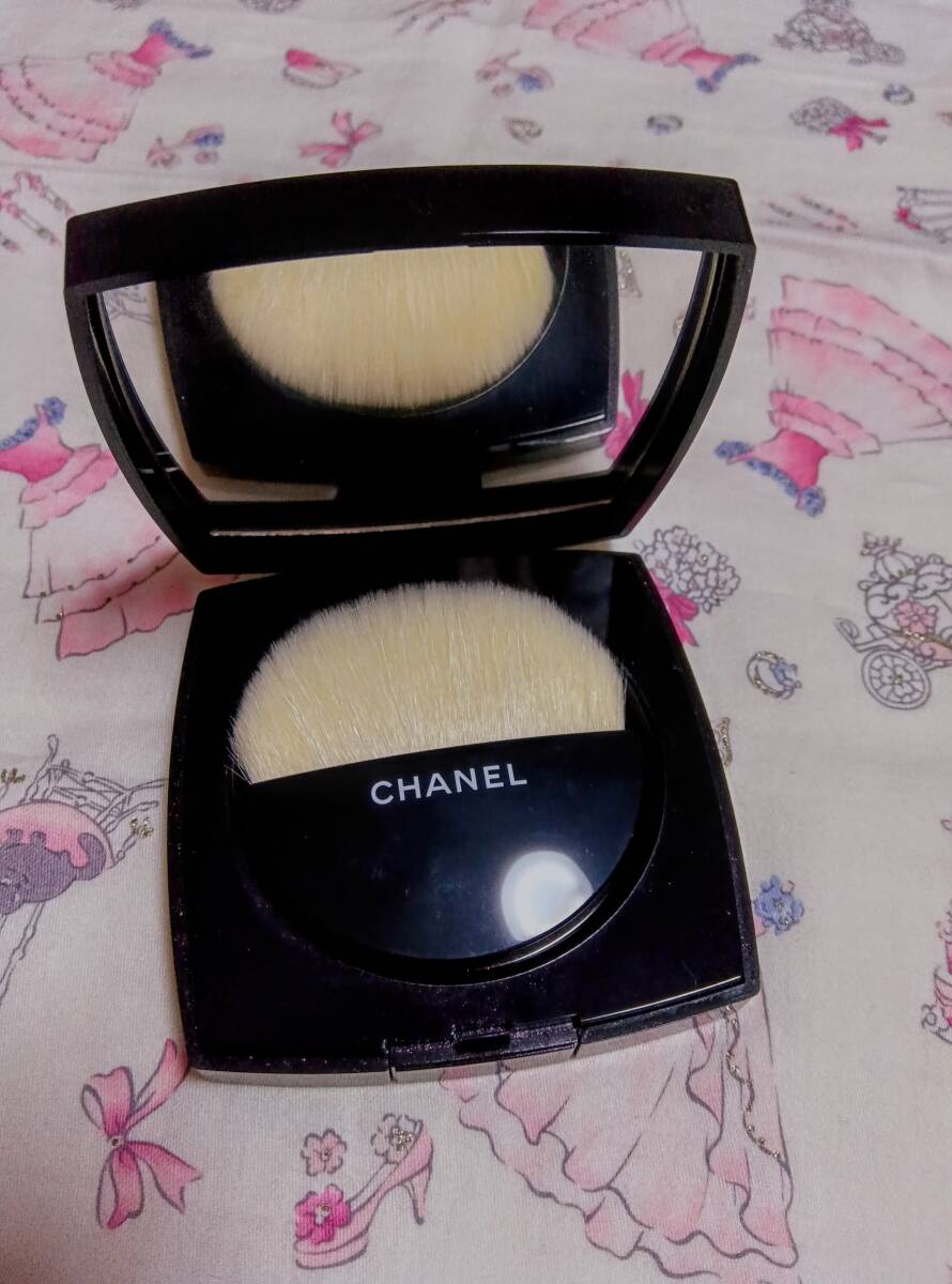 CHANEL Chanel Pooh duru lumiere 40 white opal face powder three on .. san favorite 