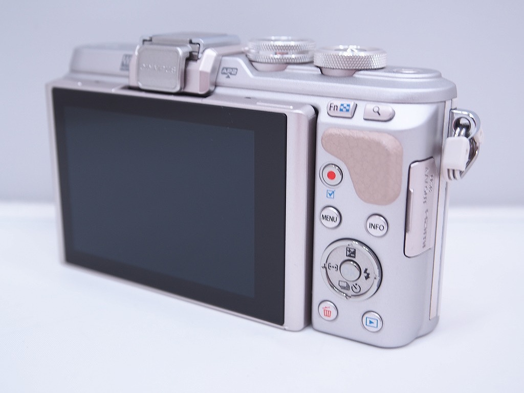 期間限定セール OLYMPUS ミラーレスカメラWレンズキット E-PL8の画像4