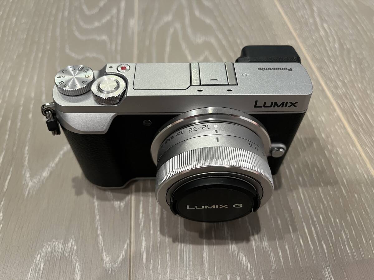 ☆64KB SDカード付き☆送料込み☆Panasonic ルミックス GX7MK2 シルバー 標準ズームレンズキットの画像2