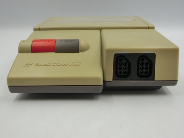 【中古現状品・動作未確認】 レトロ Nintendo ニンテンドー ファミリーコンピューター 本体 コントローラ×2 ACアダプター 1FA2-T60-4MA519の画像1