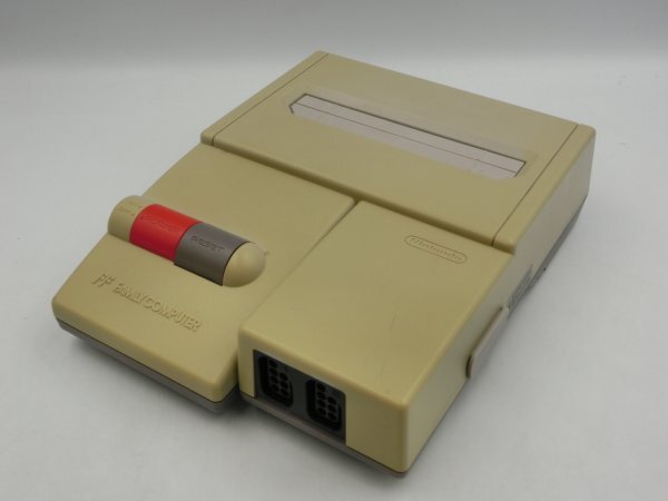 【中古現状品・動作未確認】 レトロ Nintendo ニンテンドー ファミリーコンピューター 本体 コントローラ×2 ACアダプター 1FA2-T60-4MA519の画像2