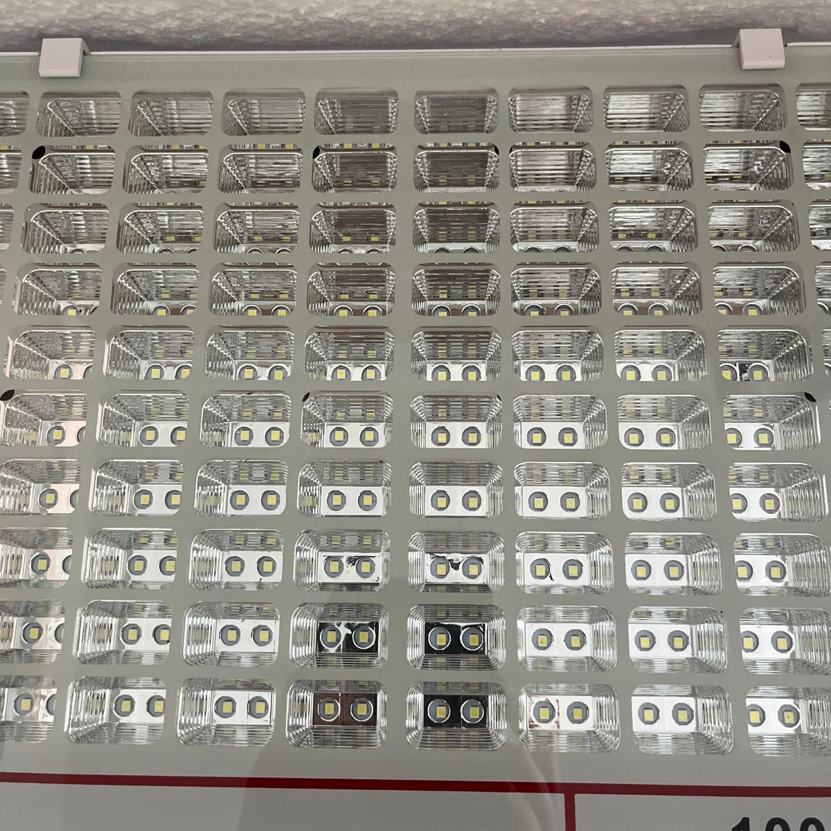 超薄型・超高輝度 LED投光器 100W 10000LM 広い範囲照射可能 放熱性高い 耐久型 防塵防水レベルIP66同等以上　