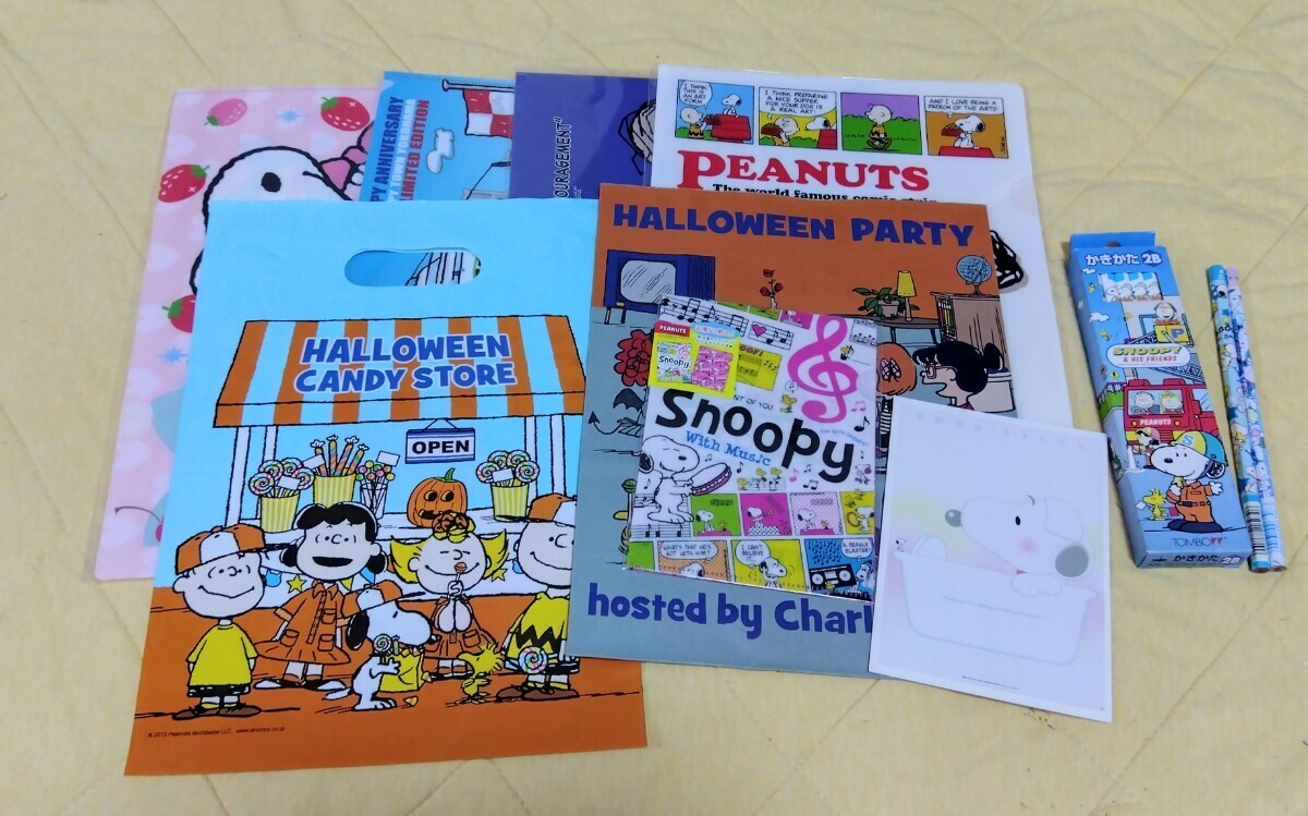 鉛筆　TOMBO　SNOOPY　スヌーピー　ピーナッツ　PEANTS　クリアファイル　ミニクリアファイル　ソニープラザ　紙袋　FINE　その他　非売品_画像1