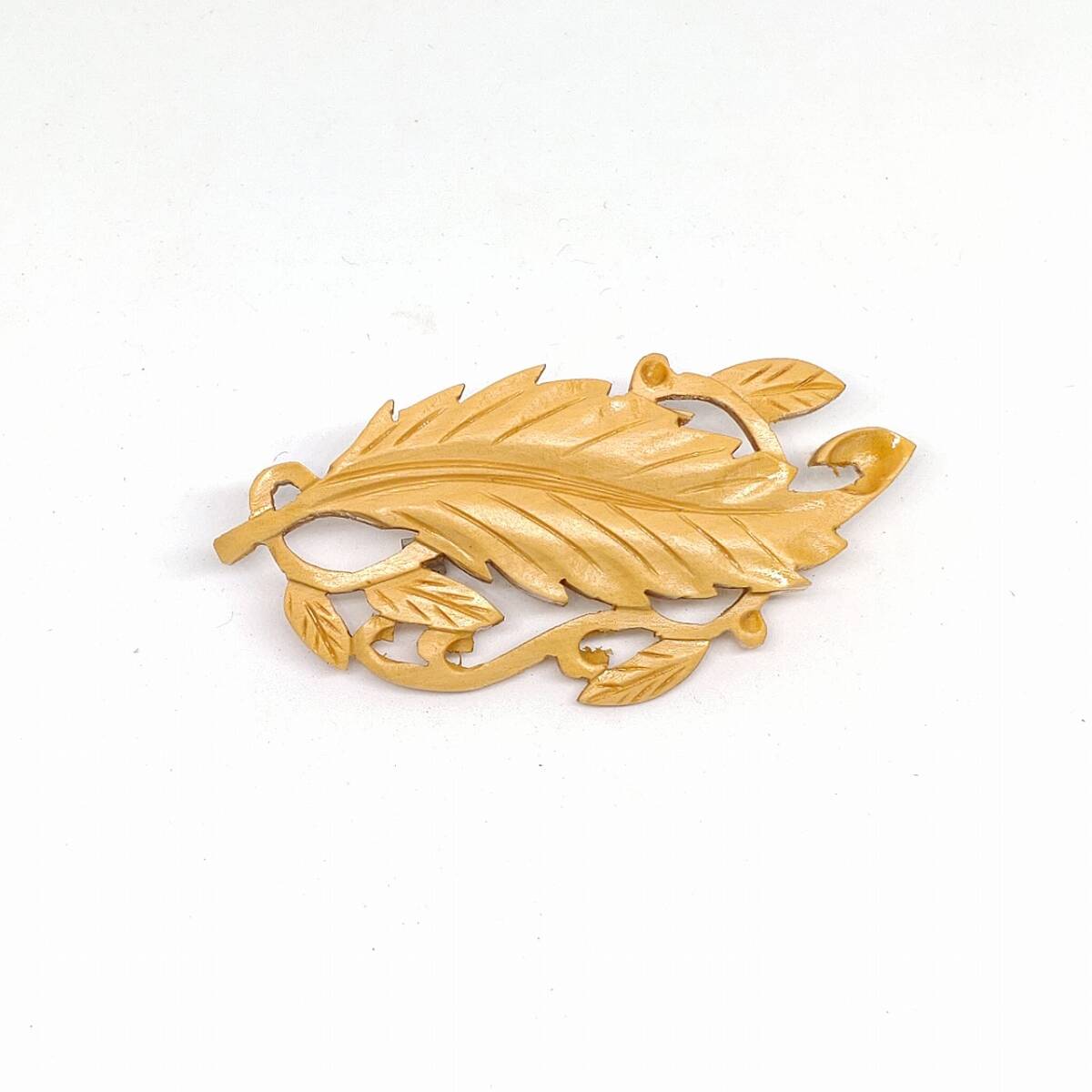  brooch leaf. motif name production book@.. skill Special . high class hand carving Japanese style kimono small articles accessory unused long-term keeping goods [4318]