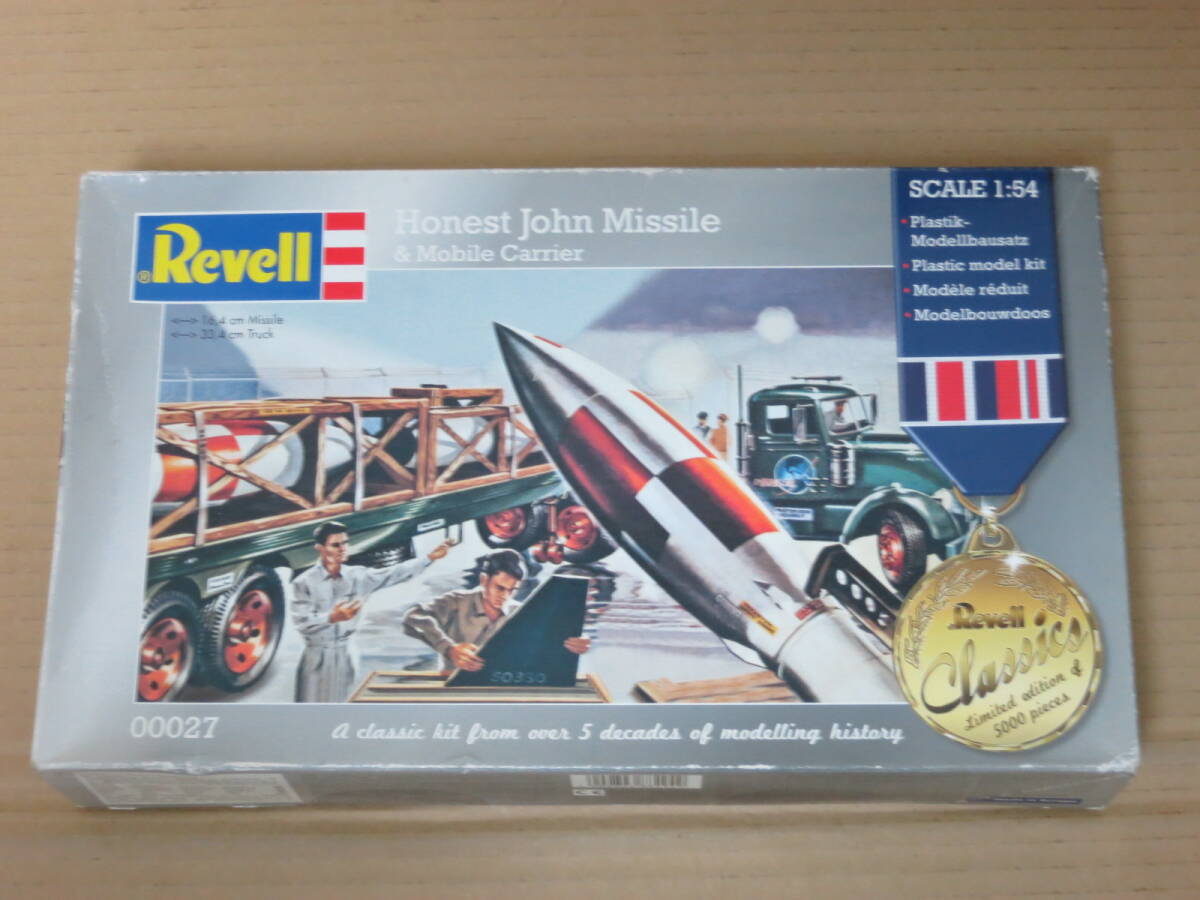 Honest John Missile ＆ Mobile Carrier ミサイルw/トレーラー 1/54　00027 Revell レベル 模型 プラモデル_画像1