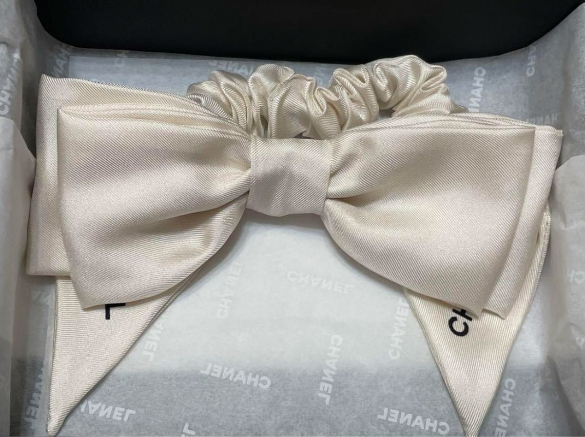 CHANEL - CHANEL シャネル シュシュ リボン ホワイト 白 新品 CHANEL - CHANEL シャネル シュシュ リボン ホワイト 白 新品