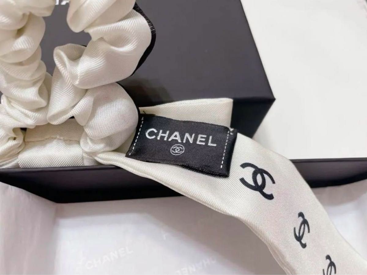 CHANEL シャネル リボン シュシュ ヘアゴム ホワイト ヘア CHANEL シャネル リボン シュシュ ヘアゴム ホワイト ヘア