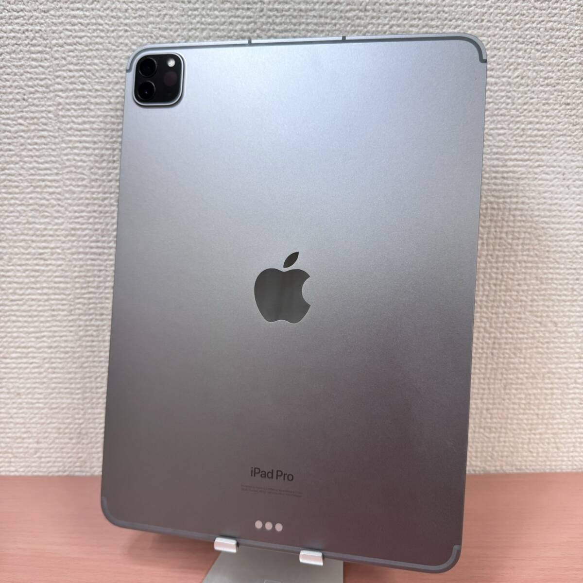 【新品同様品】iPad Pro 11インチ 第4世代 M2チップ搭載 256GB Wi-Fi+Cellular バッテリー100% MNYE3J/A 極美品 即決あり！の画像3