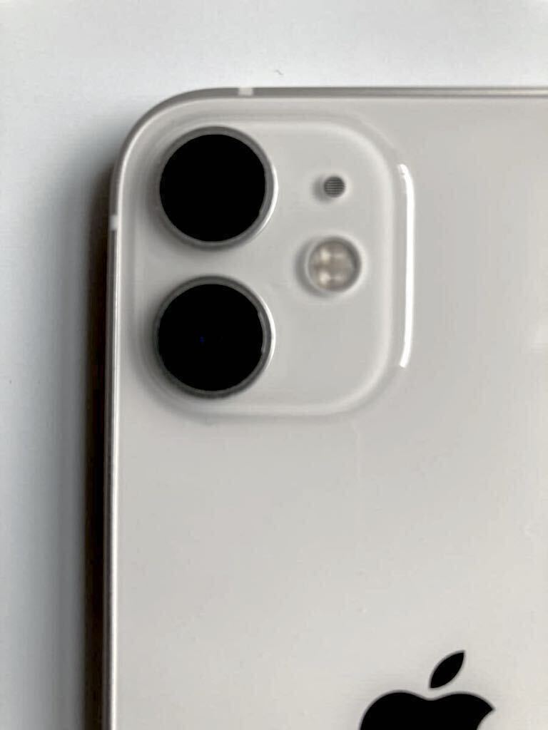 【極美品】 Apple iPhone12 mini 64GB ホワイト SIMフリー simロック解除済 _画像2