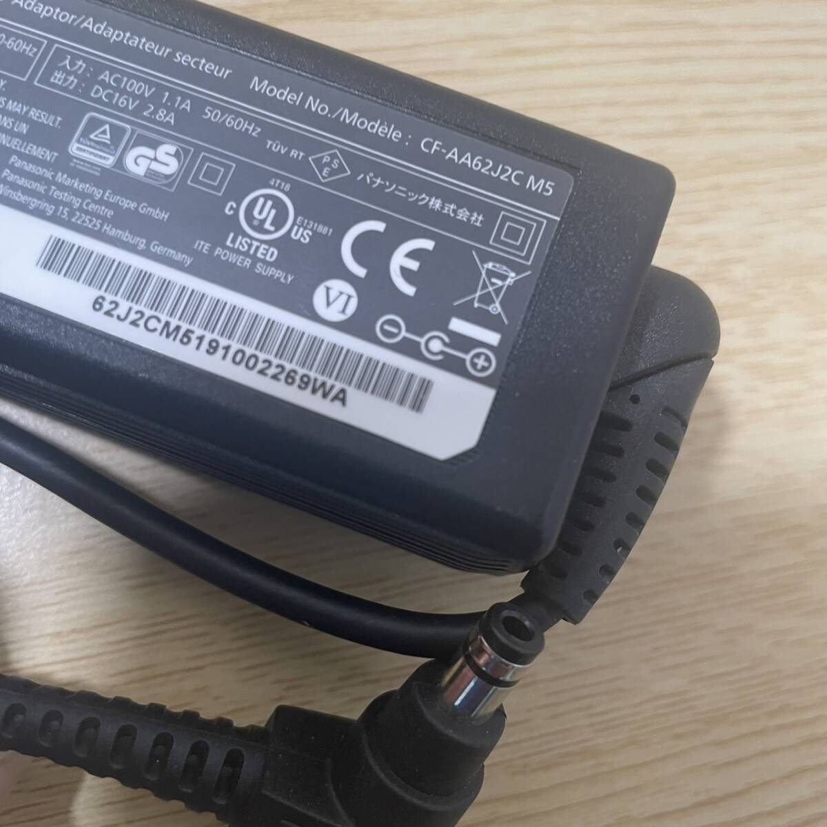 [ domestic sending ]Panasonic Panasonic original CF-AA62J2C M5 AC adapter 16V 2.8A postage included in the price safety.