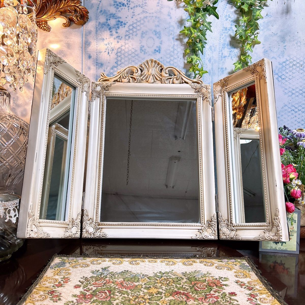 アンティークな部屋 おしゃれな鏡 三面鏡 White（No.2） 折畳み式置鏡 #インテリア装飾品 #ドレッサーミラー #テーブルミラー #店舗什器の画像2
