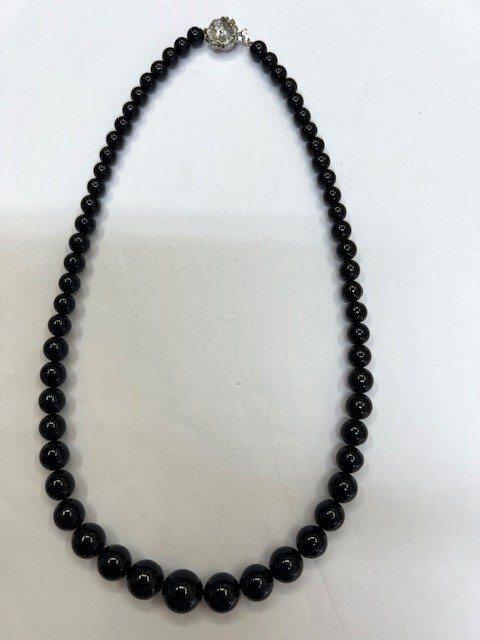  black ..? necklace earrings set case attaching 
