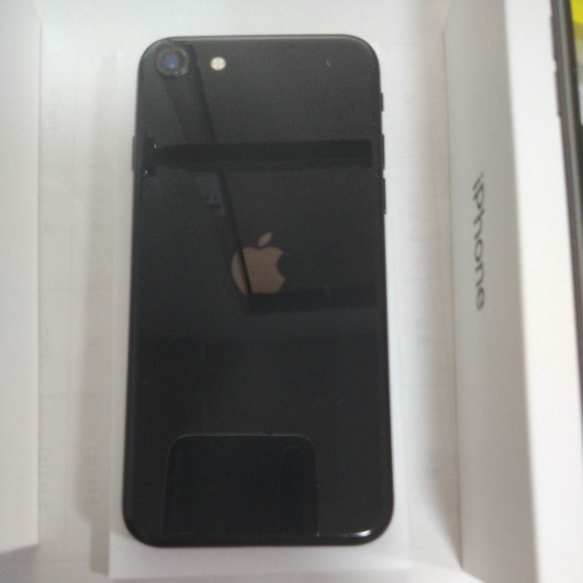【中古】 iPhone SE 第2世代 SIMフリー ブラック Apple SIMロックなし 64GB バッテリー要修理_画像2