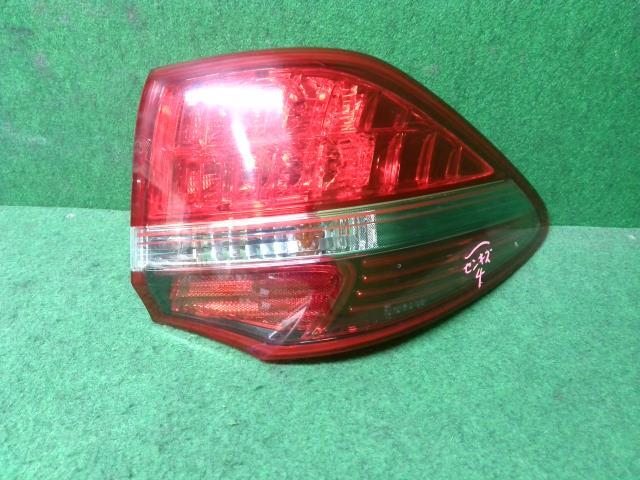  Crown DBA-GRS203 right tail lamp 062